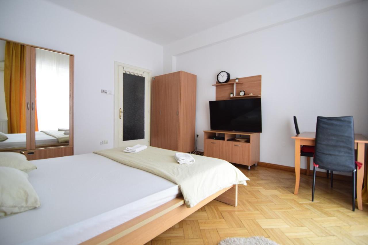 Resedinta Lui Calin - Calea Victoriei Near Royal Palace Bucureşti Ngoại thất bức ảnh